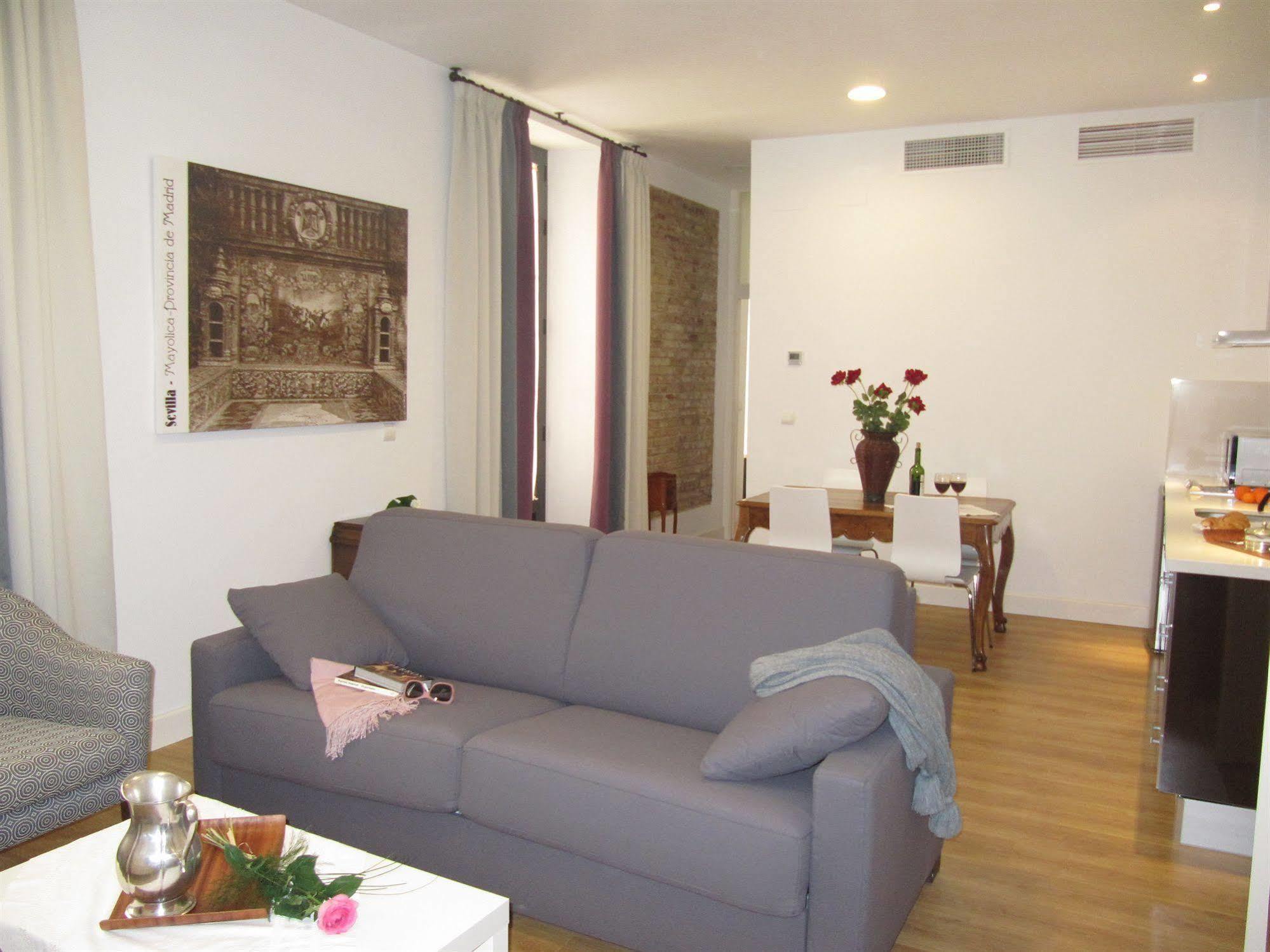 Life Apartments Alberto Lista Sevilha Exterior foto
